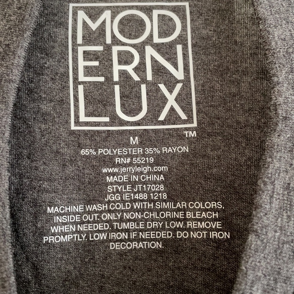 NWT! Dog Mom Tee 🐾 - Picture 4 of 8
